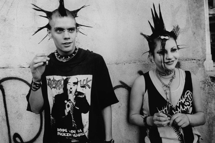 Punks in The Decline of Western Civilization, σκην. Πηνελόπη Σφαίρη
